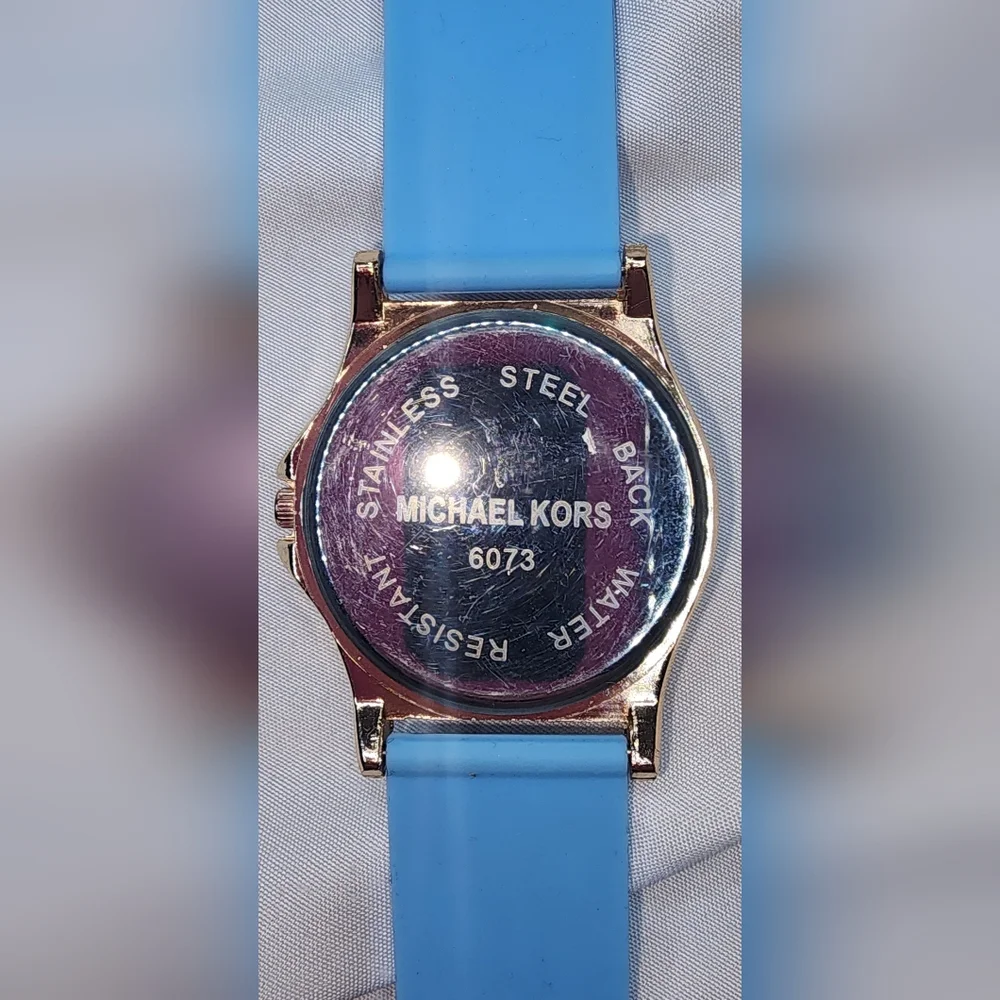 Michael Kors Women's Watch with a blue silicone strap, Rose gold-tone Face - Picture 7 of 9